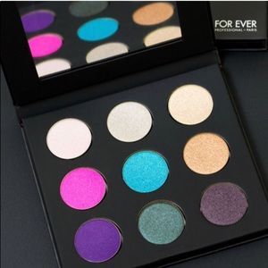 Brand New makeup Forever 9 artist shadow palette